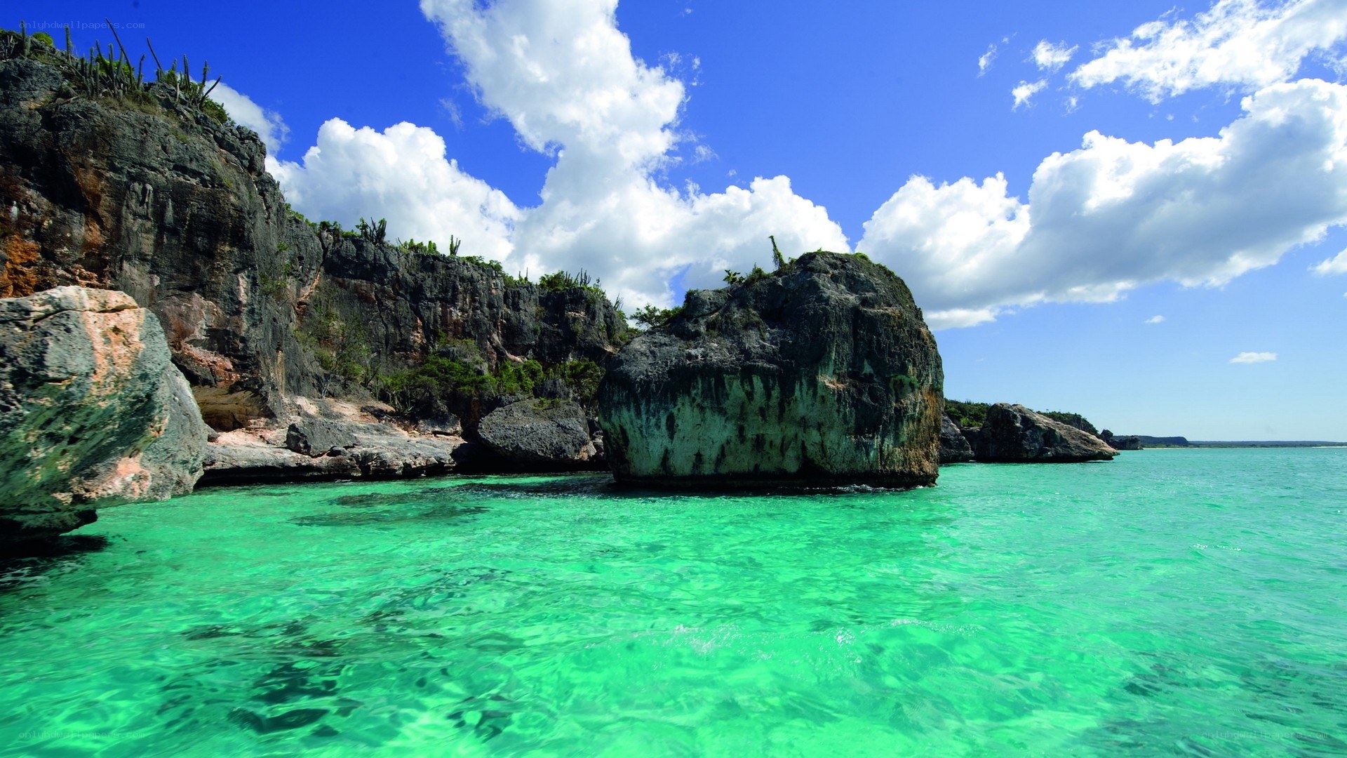 turquoise water and rocky cliffs