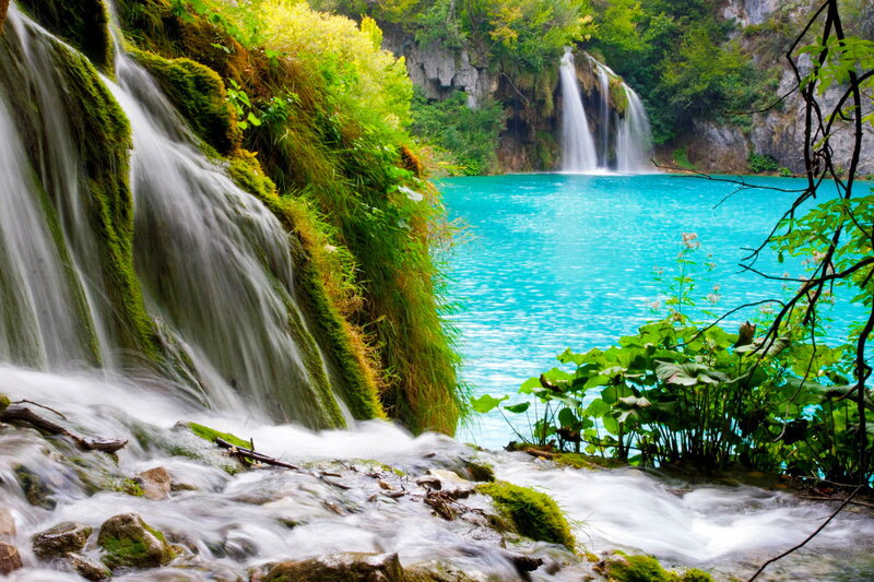 Turquoise Waterfall Lake