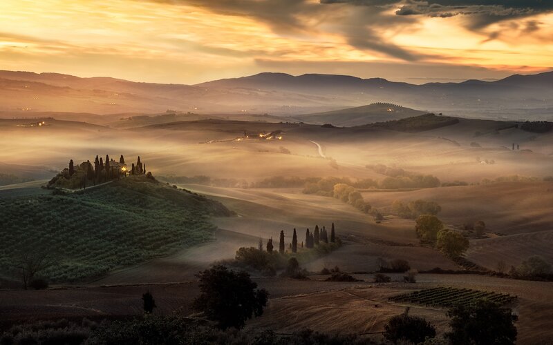 Tuscan Hills at Sunrise — Gold, Serene