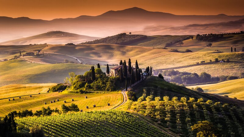 Tuscan Villa on Hill — Green