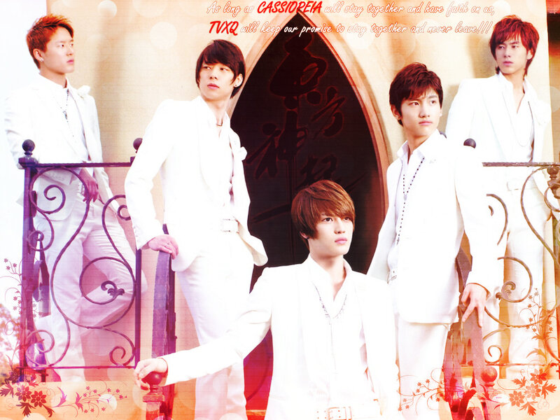 TVXQ group photo in white suits