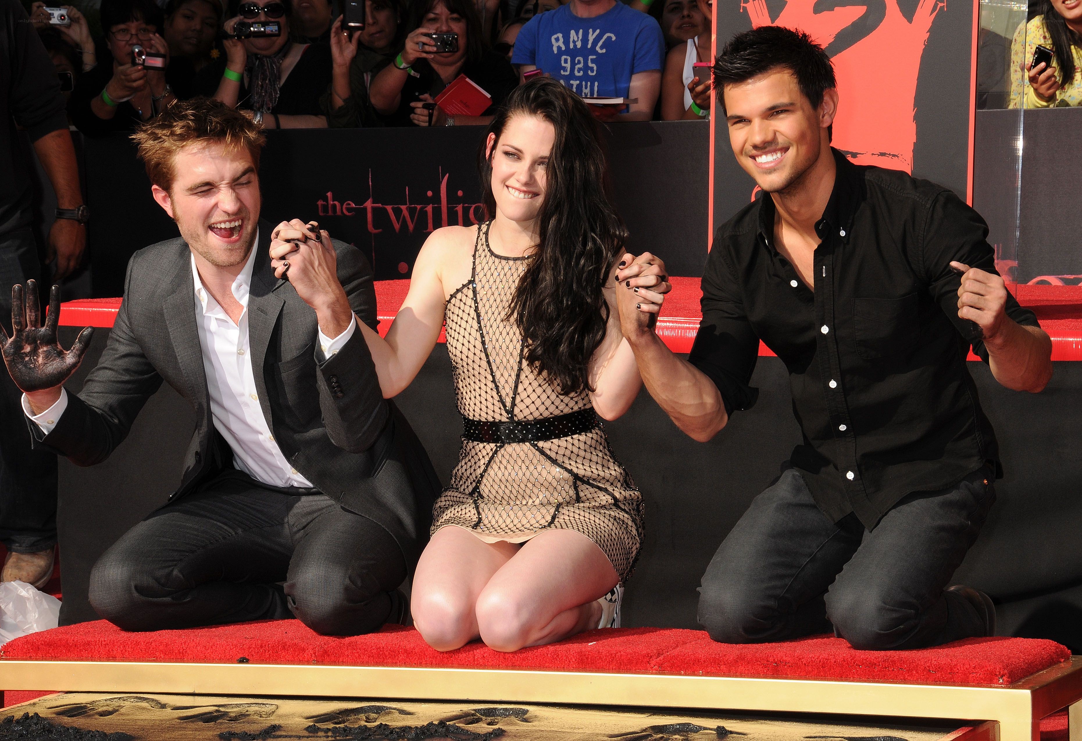 Twilight cast at handprint ceremony