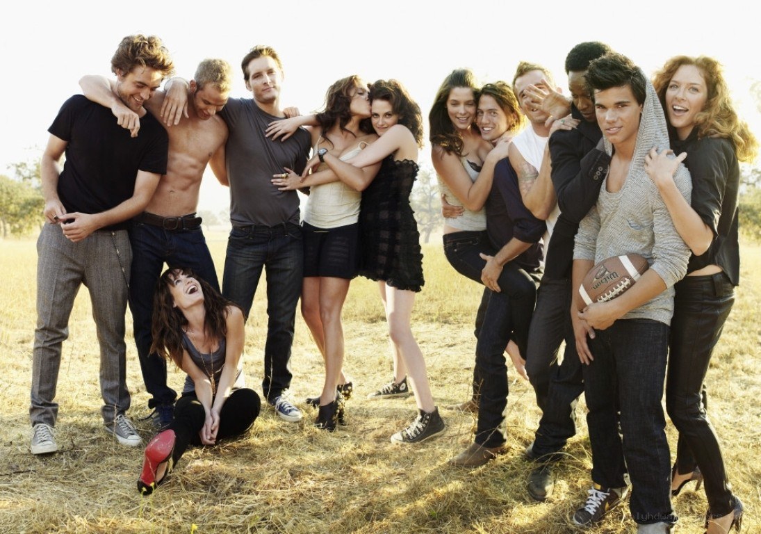 Twilight cast group photo