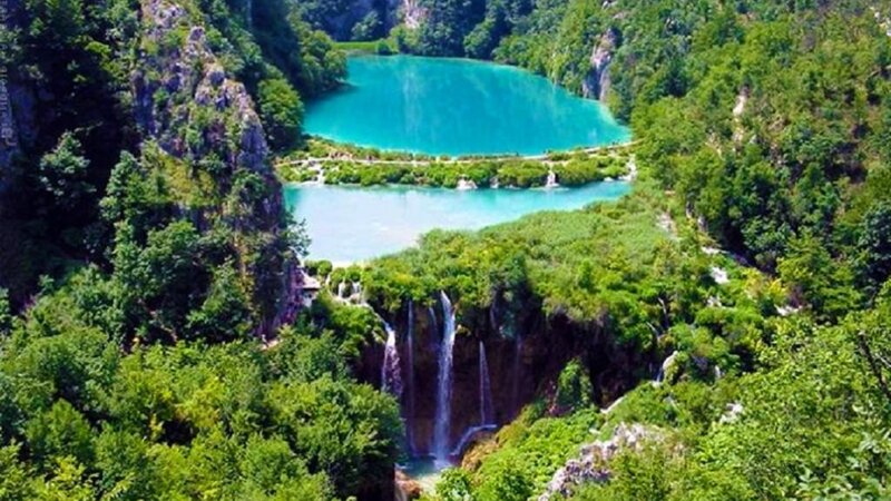 Twin Lakes with Waterfalls