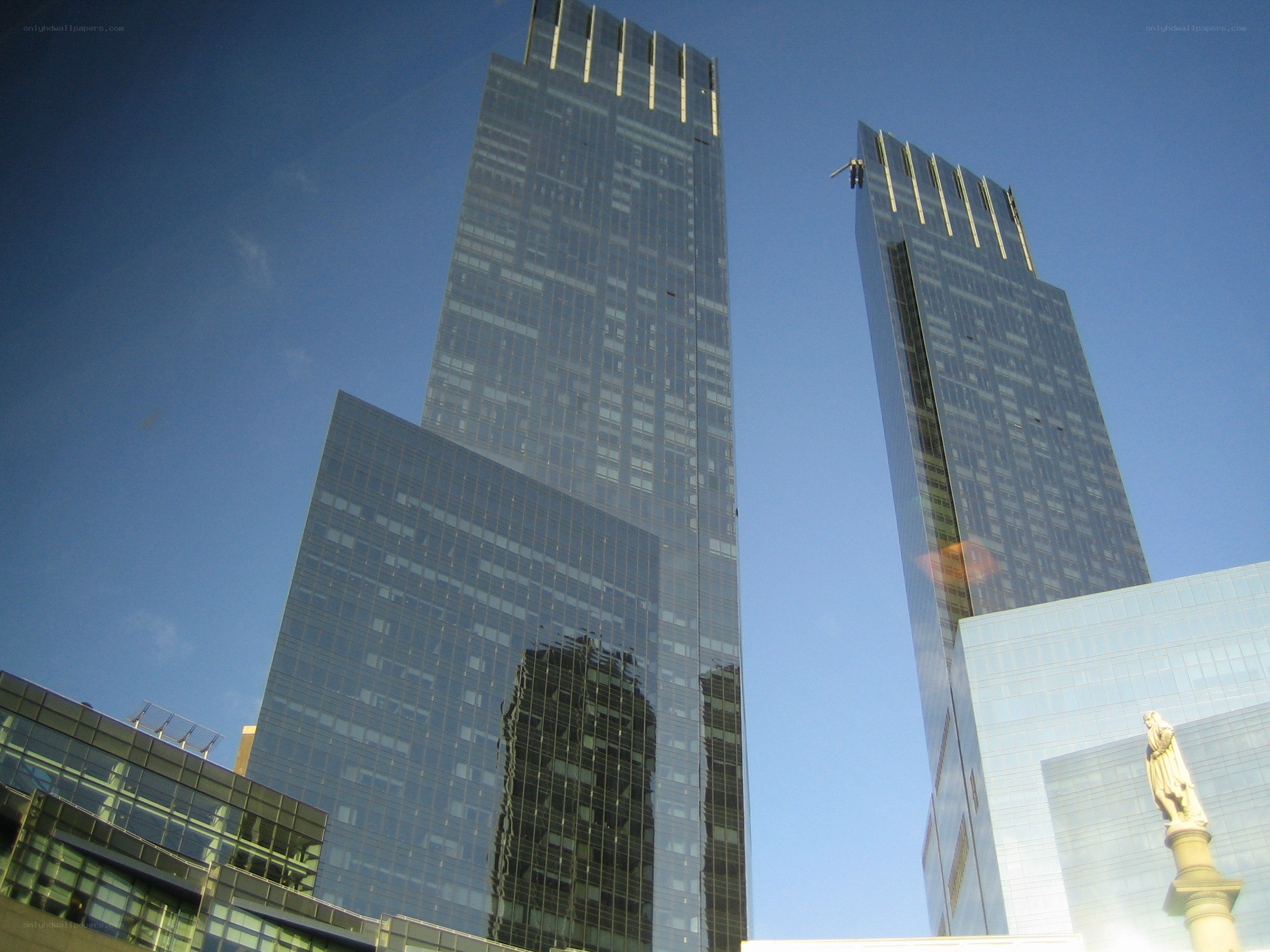 Twin skyscrapers in a city