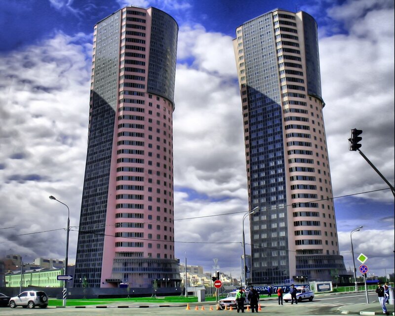 Twin skyscrapers in city
