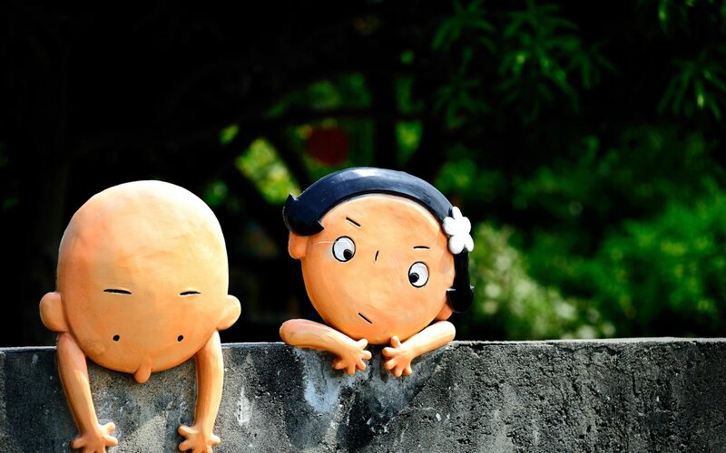 Two cartoon statues on a wall