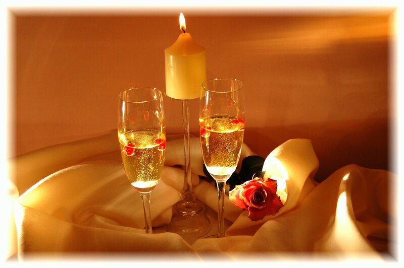 Two Champagne Glasses — Gold
