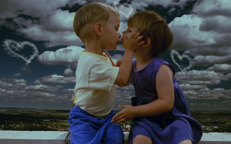 Two Children Kissing — Blue