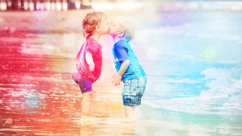 Two Children Kissing — Red, Dreamy