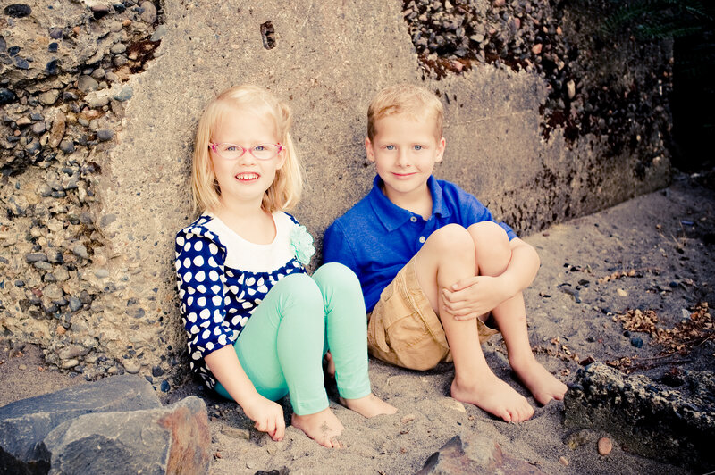 Two Children Sitting — Blue