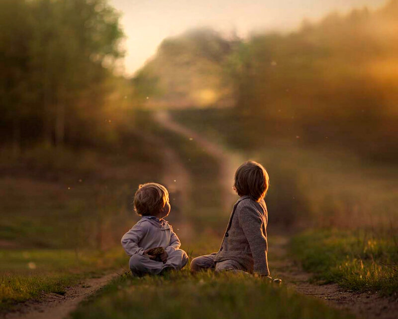 Two Children Sitting — Green
