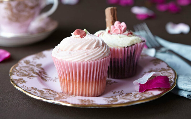 Two Cupcakes on Plate — Pink