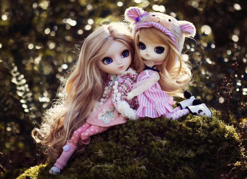 Two Dolls on Moss — Green
