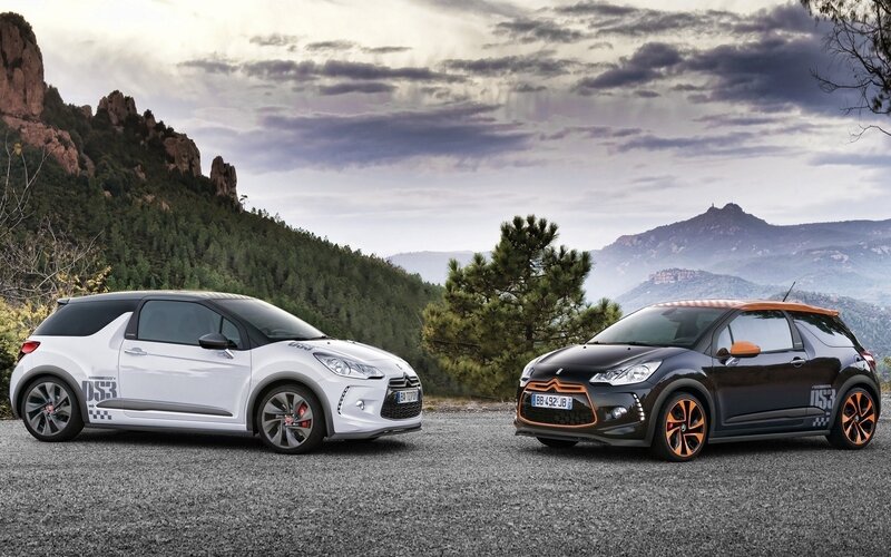 Two DS3 cars in a mountain landscape