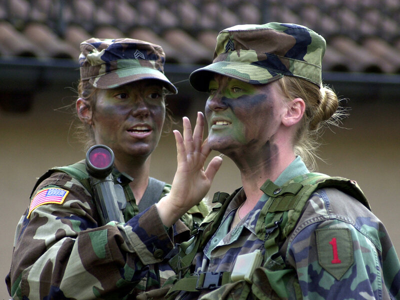 Two Female Soldiers — Green