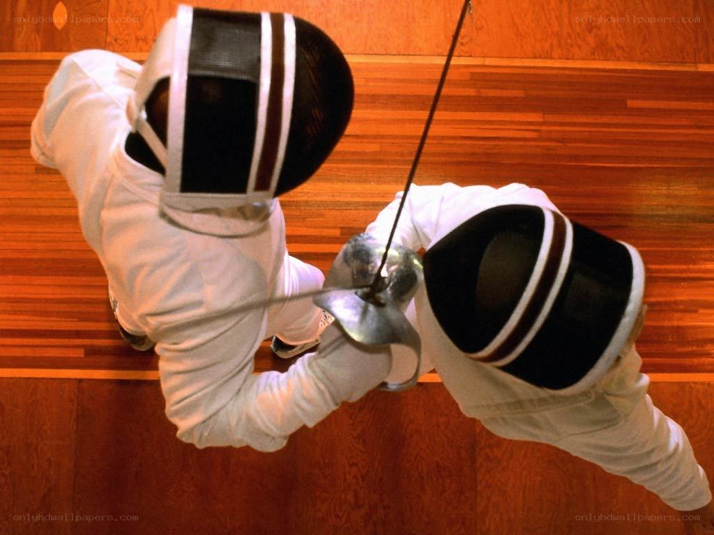 Two fencers in action