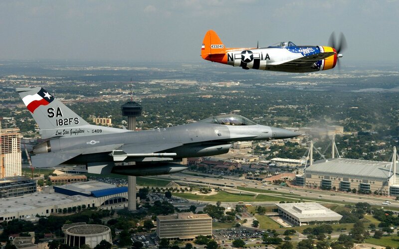 Two Fighter Jets Flying — Gray, Dynamic