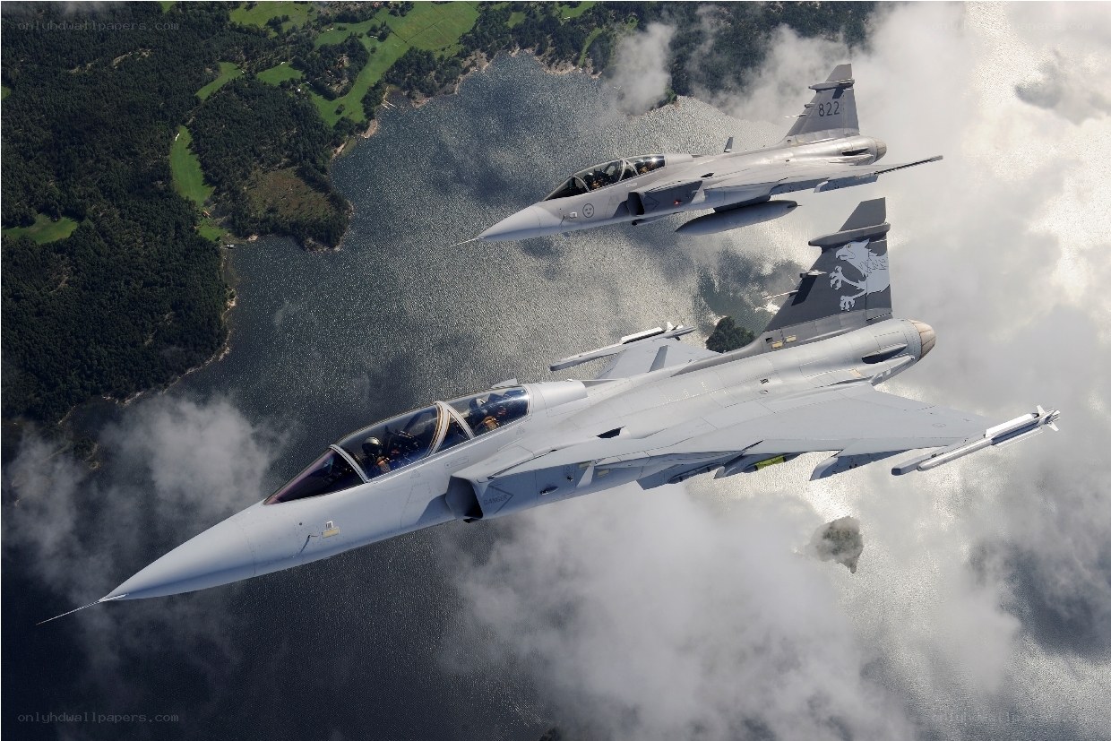 Two fighter jets in flight