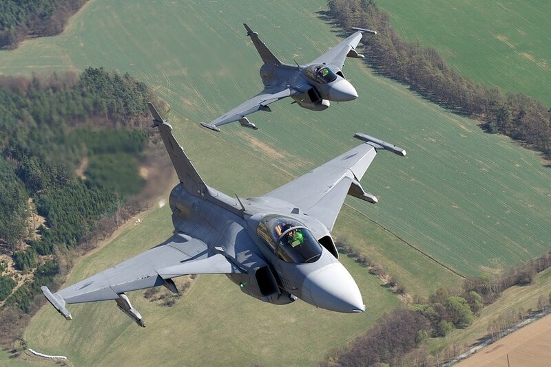 Two fighter jets in flight