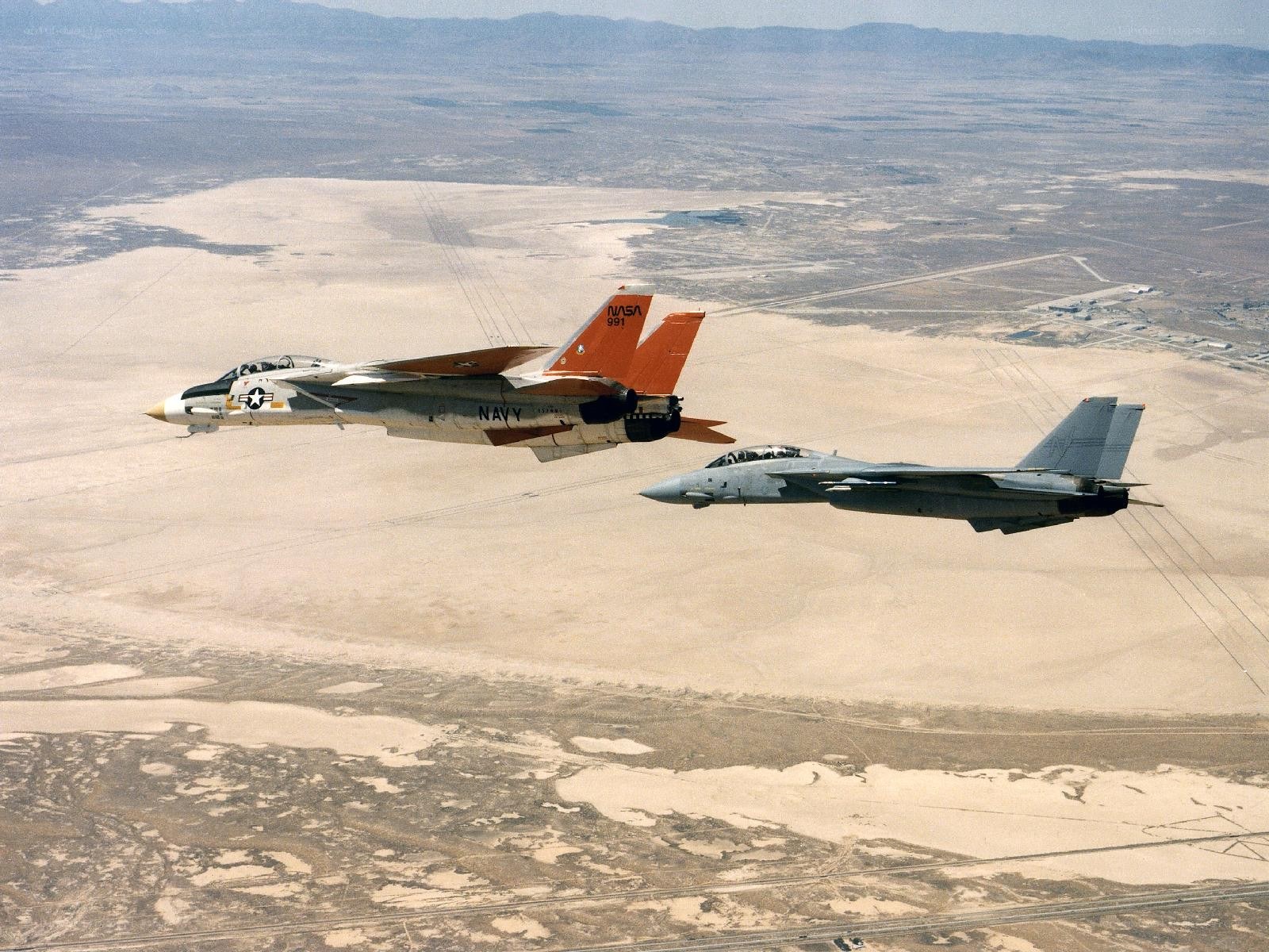 Two fighter jets in flight