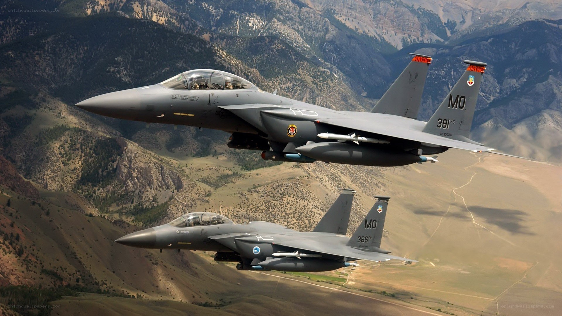 Two fighter jets in flight