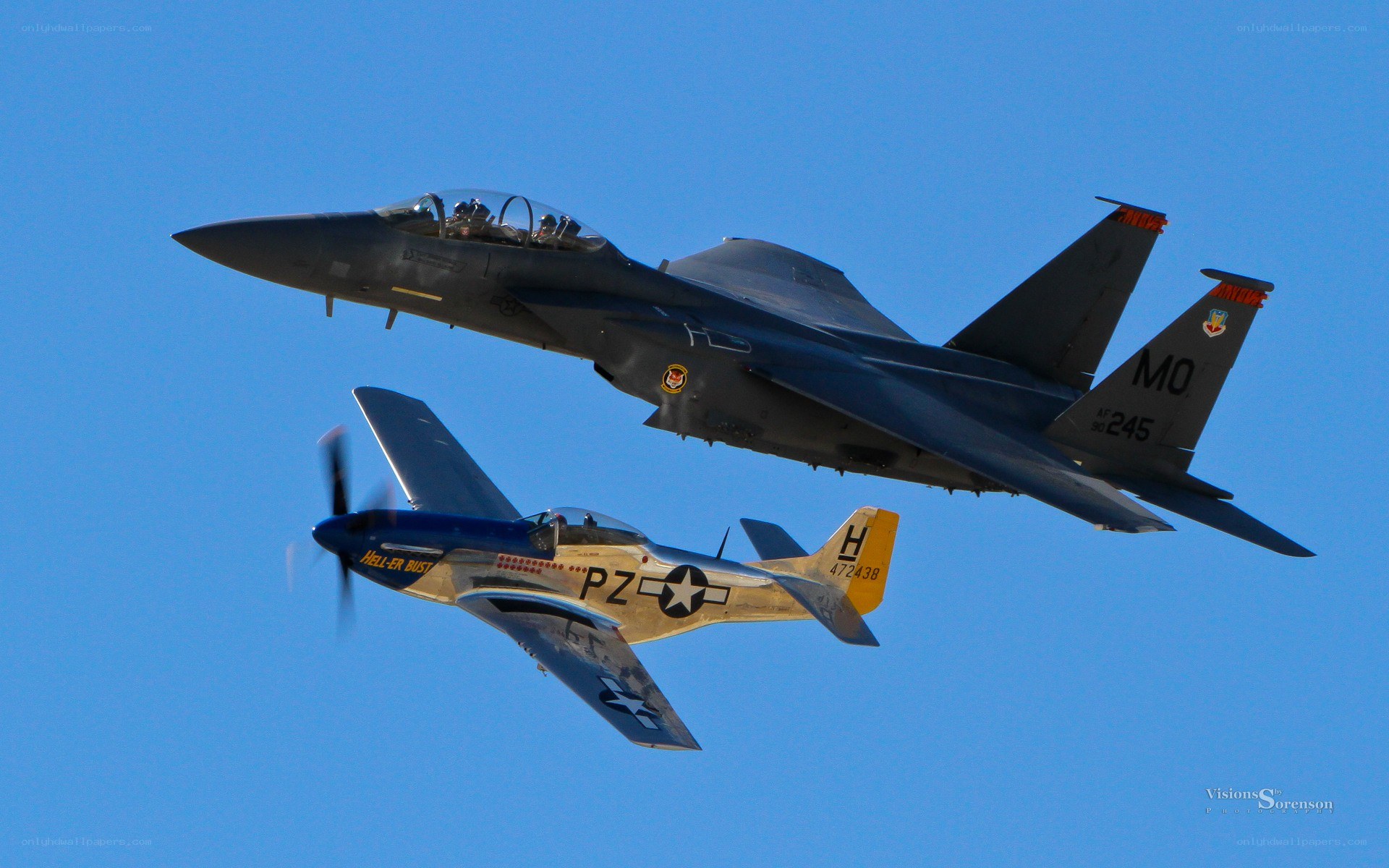 Two fighter jets in flight