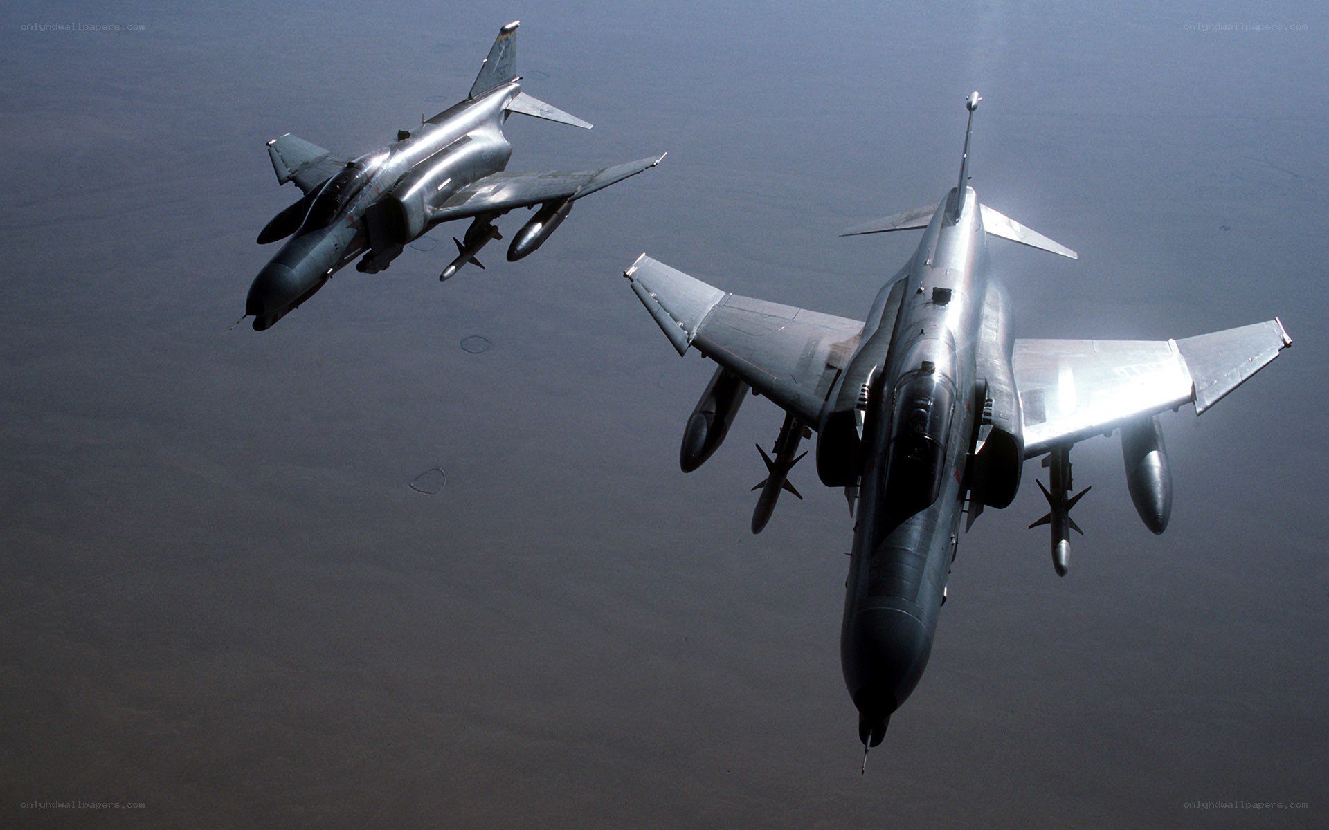 Two fighter jets in flight
