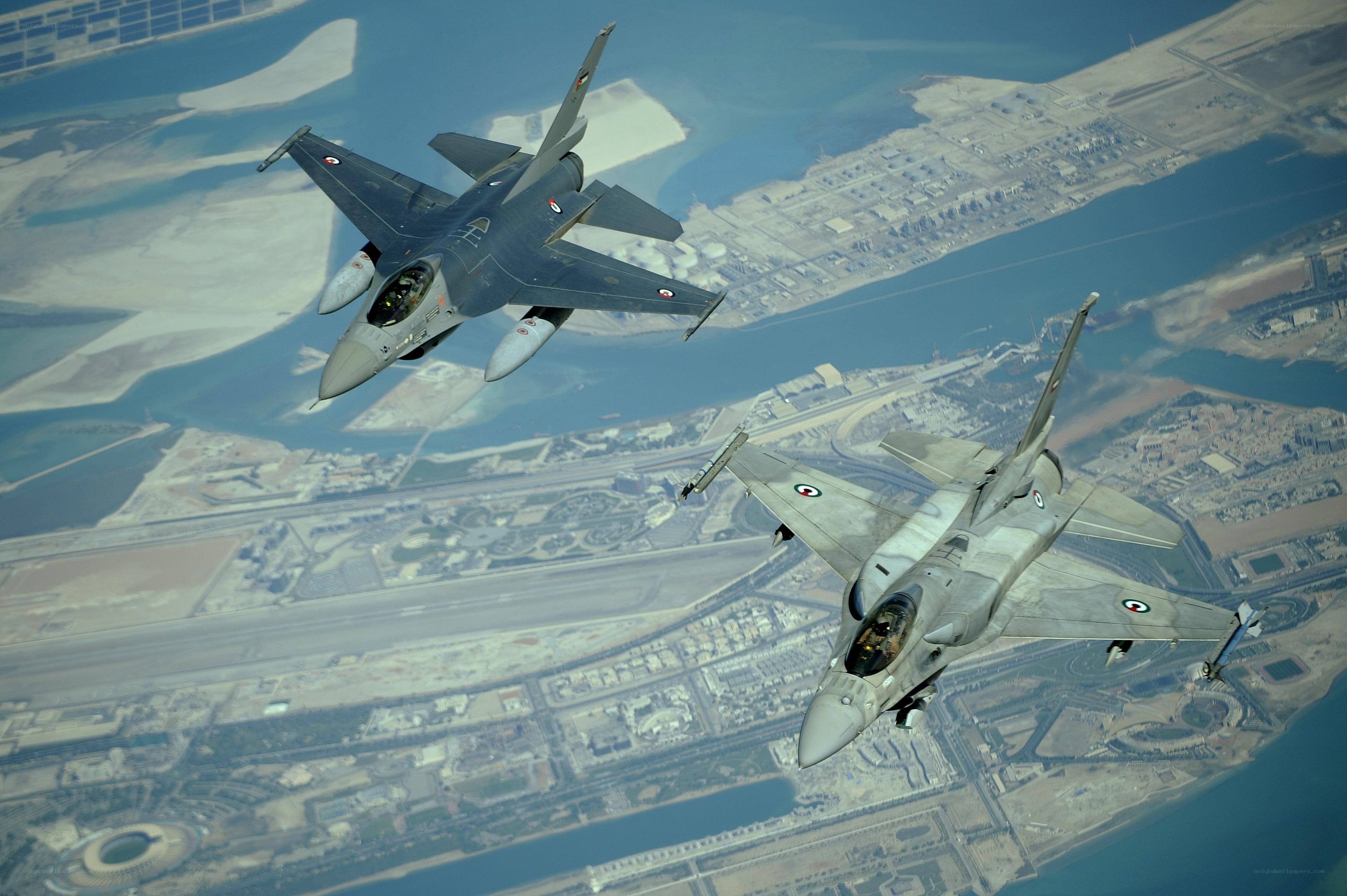 Two fighter jets in flight