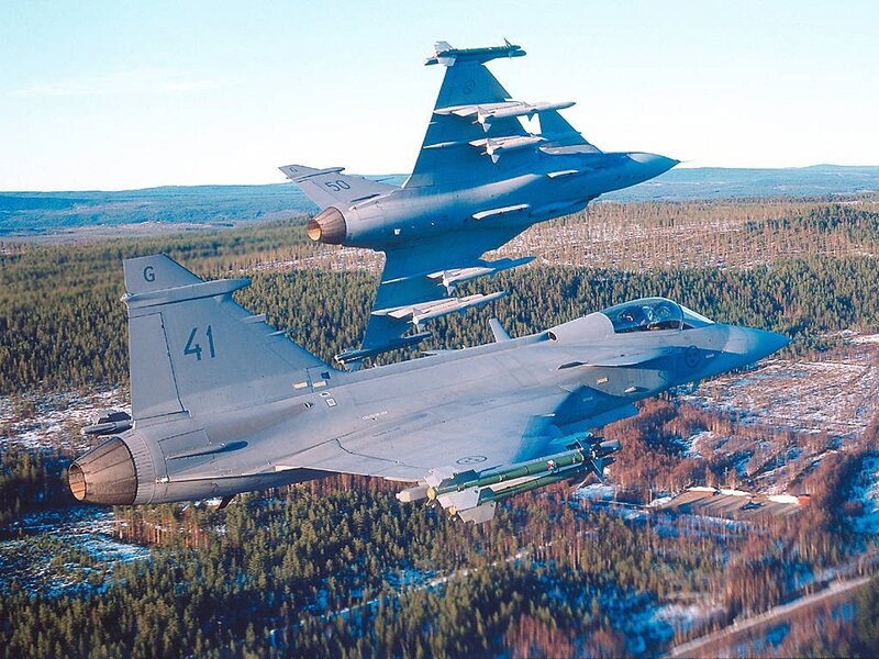Two fighter jets in flight