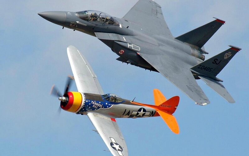Two Fighter Planes — Gray, Dynamic