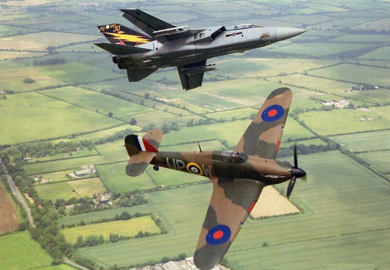 Two Fighter Planes — Green