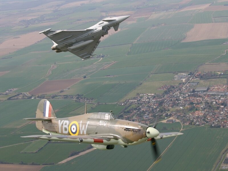 Two Fighter Planes in Flight — Green
