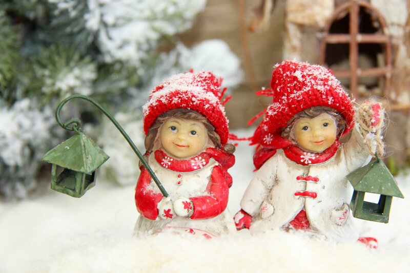 Two Figurines in Snow