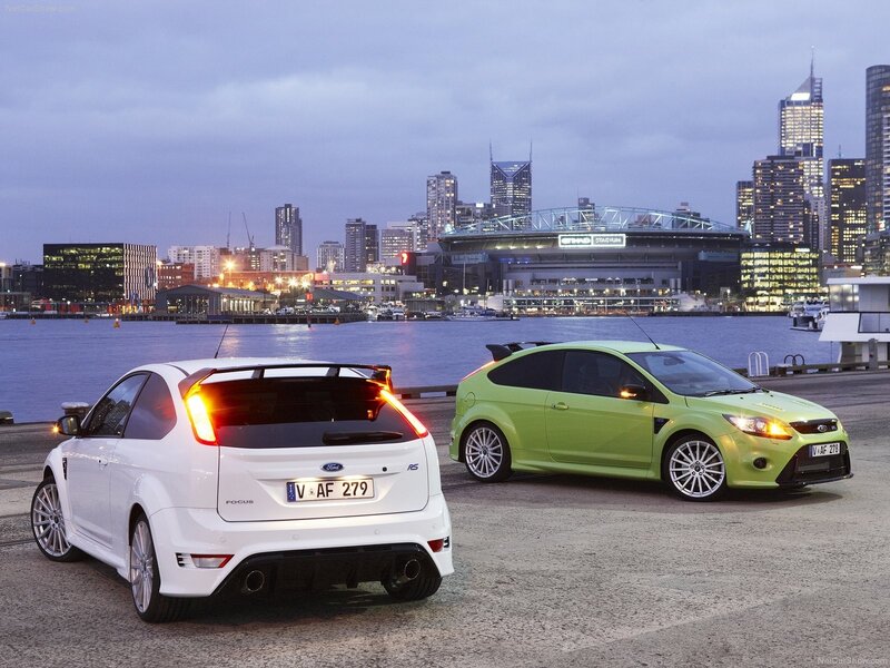 Two Ford Focus RS cars at dusk