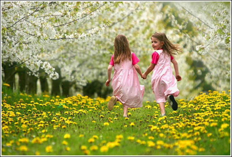 Two Girls Running — Yellow