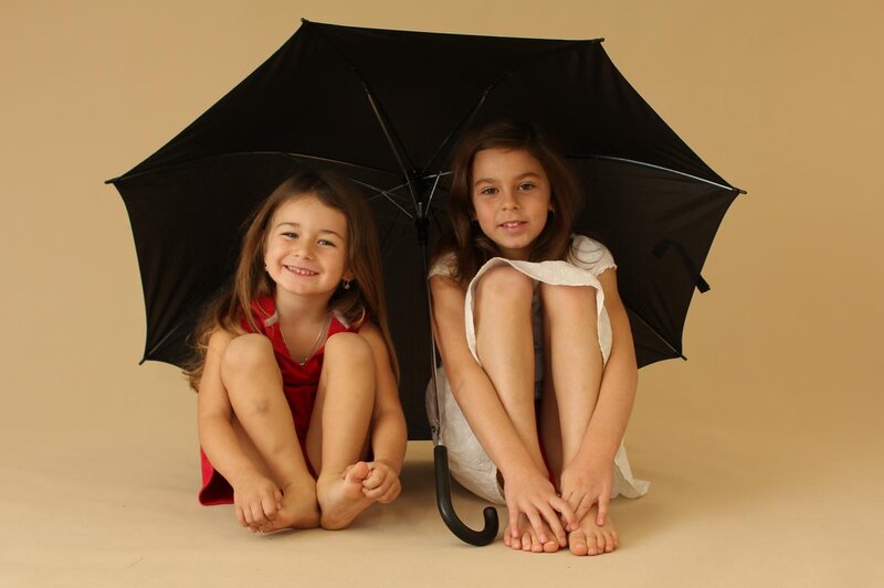 Two Girls under Umbrella — Black