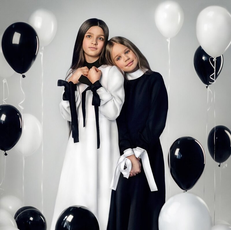 Two Girls with Balloons — Black