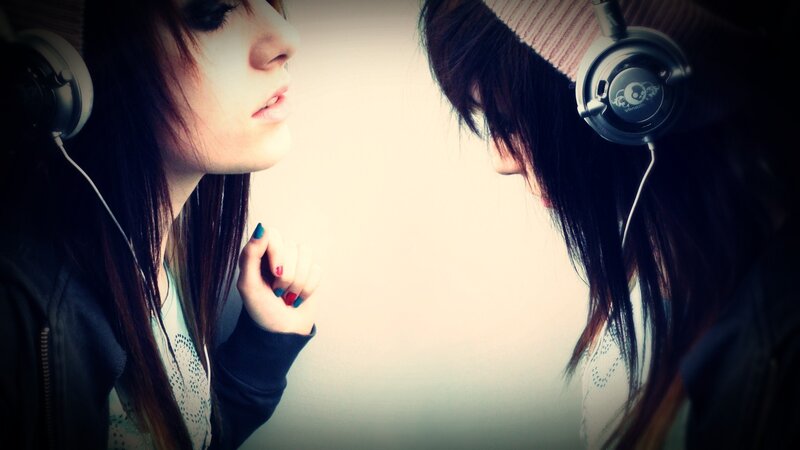 Two Girls with Headphones — Black