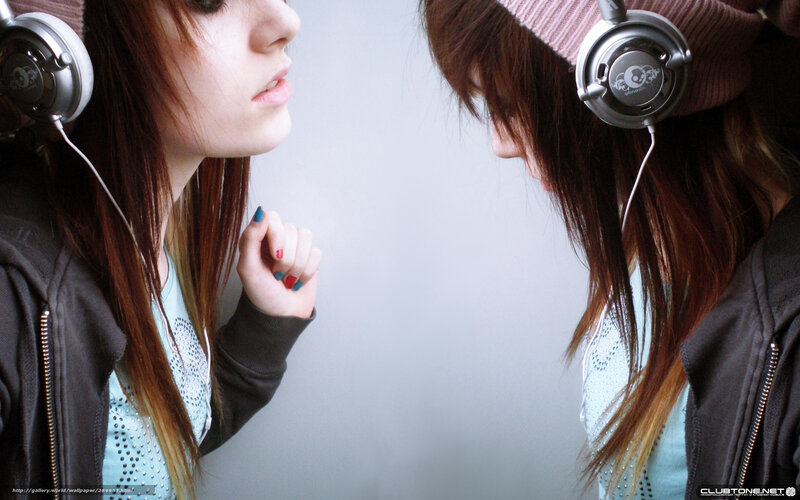 Two Girls with Headphones — Gray