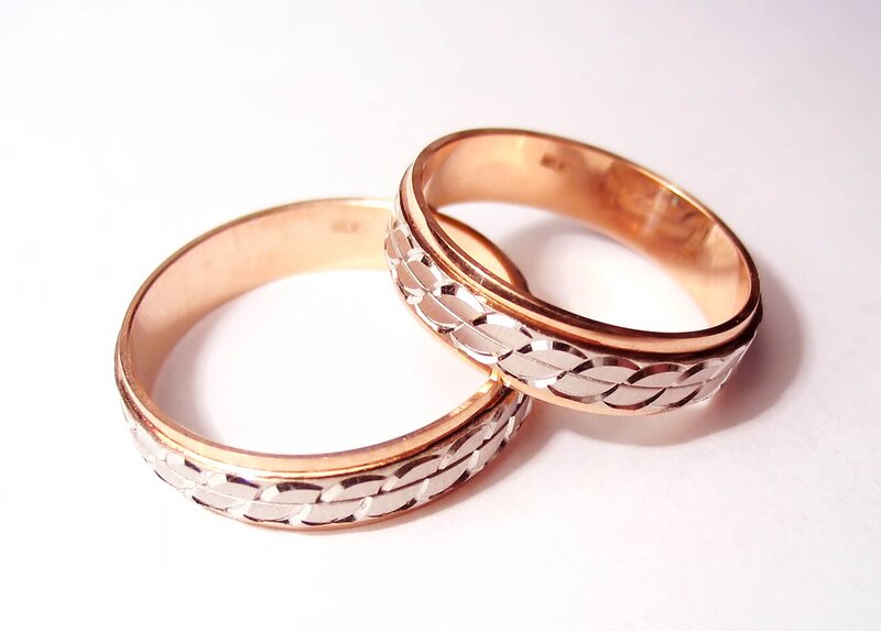 Two Gold Rings — Neutral