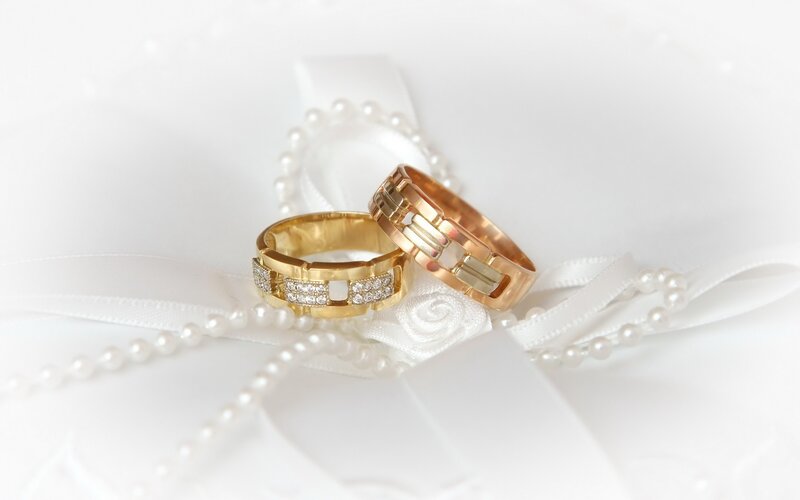Two Gold Wedding Rings — Serene, Photograph, Pearls