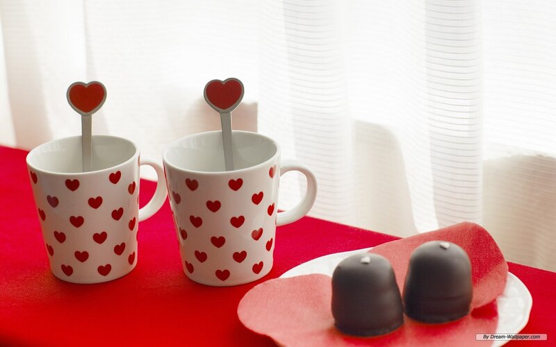 Two Heart-mugs with Chocolates