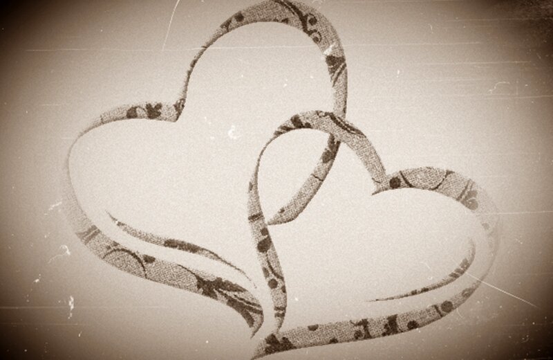 Two Interlocking Hearts — Brown