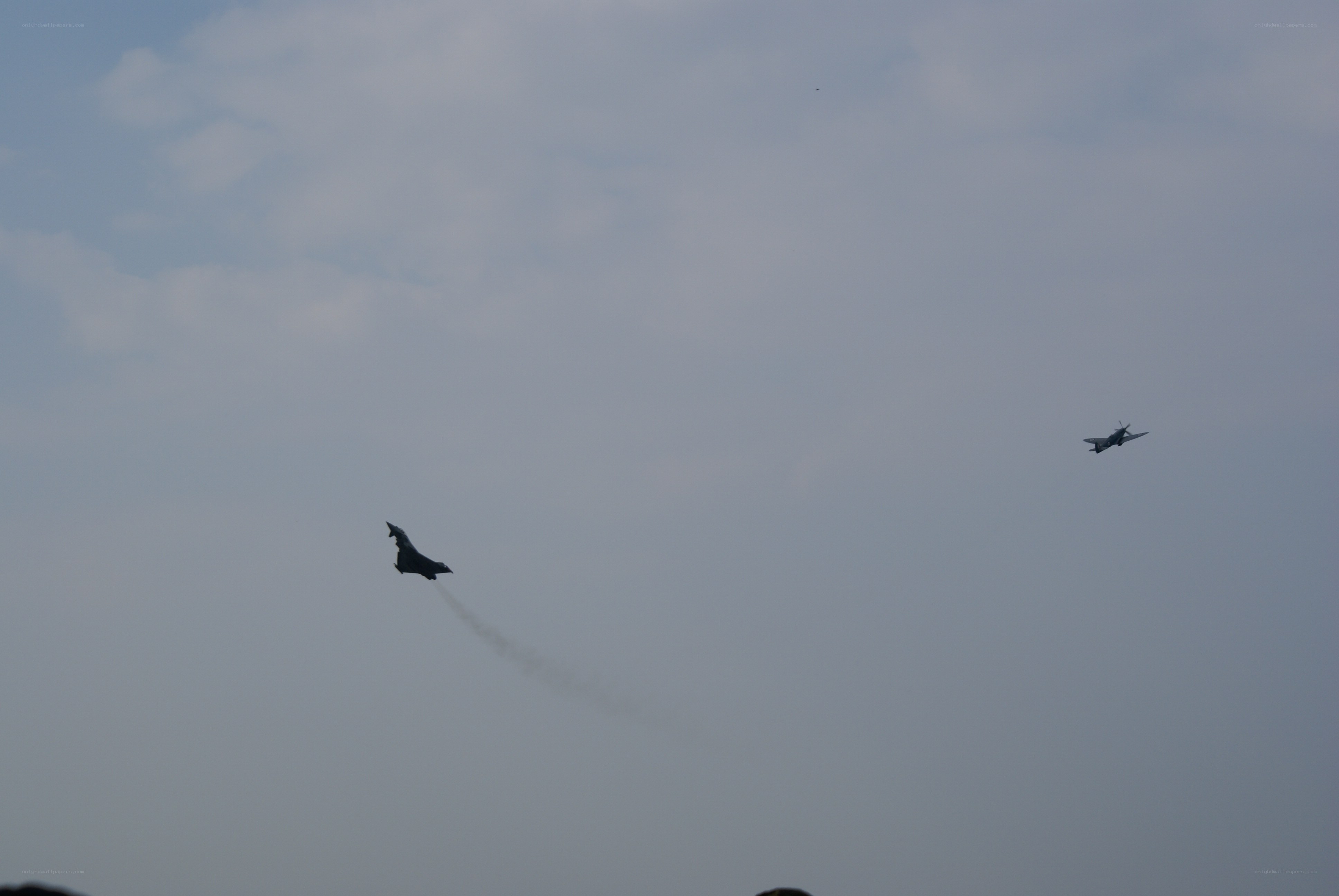 Two jets in the sky
