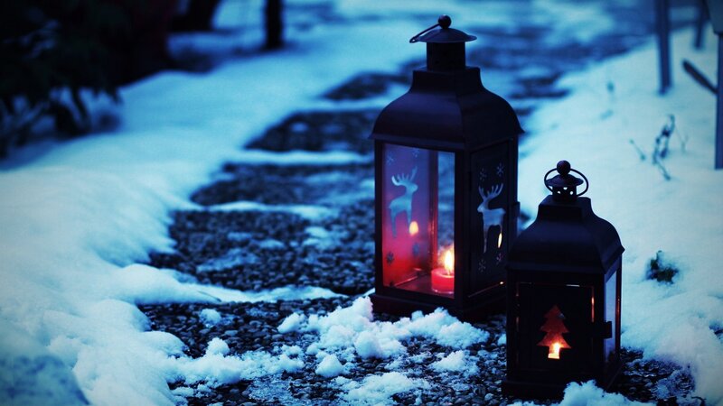 Two Lanterns in Snow — Blue