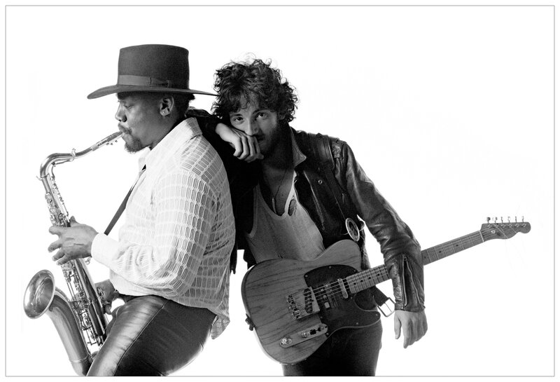 Two musicians with saxophone and guitar