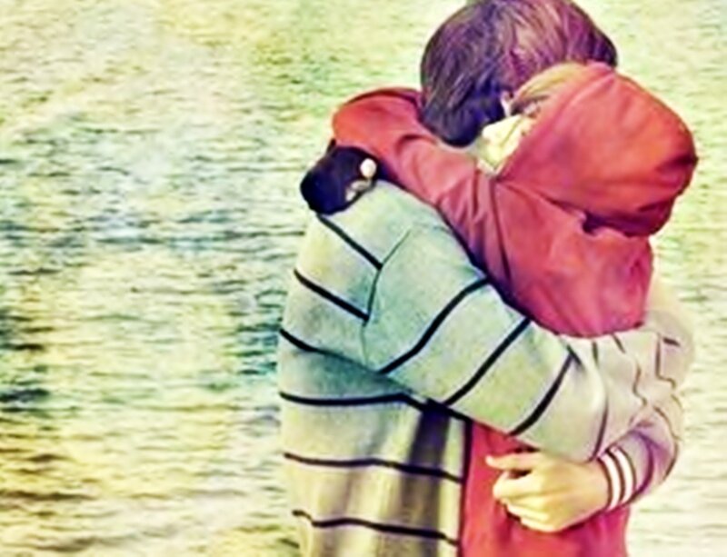 Two People Hugging — Green
