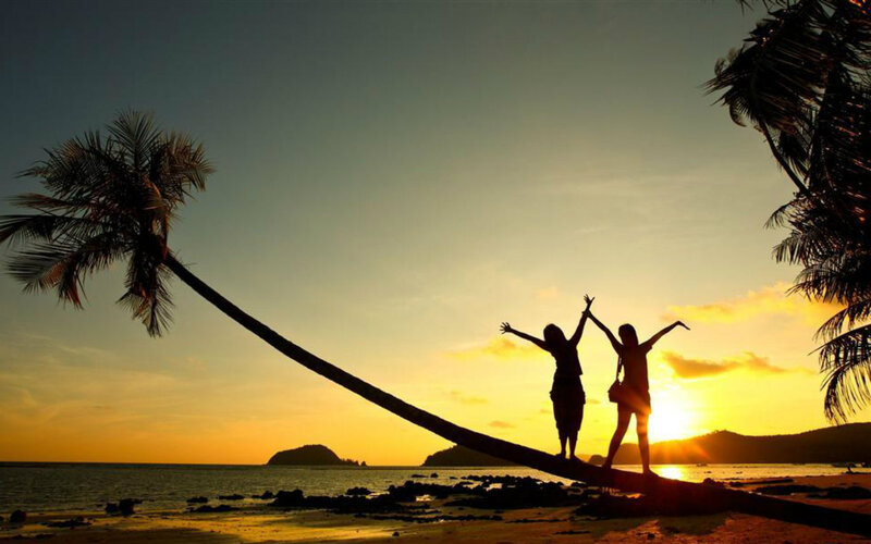 Two People on Palm Tree — Yellow