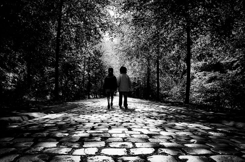 Two People Walking — Black